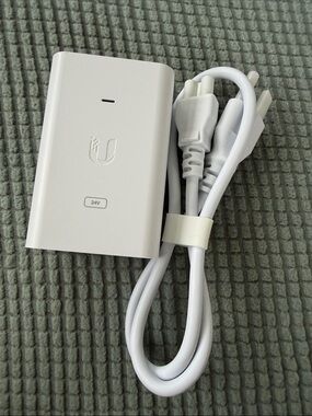 Ubiquiti 24V PoE Injector with Power Cord